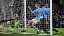<p>Pemain Manchester City, Erling Haaland mencetak gol ketiganya ke gawang RB Leipzig pada laga leg kedua 16 Besar Liga Champions 2022/2023 di Etihad Stadium, Manchester, Rabu (15/03/2023). The Cityzens berhasil melaju ke babak perempat final setelah berhasil menang dengan skor 7-0. (AFP/Oli Scarff)</p>