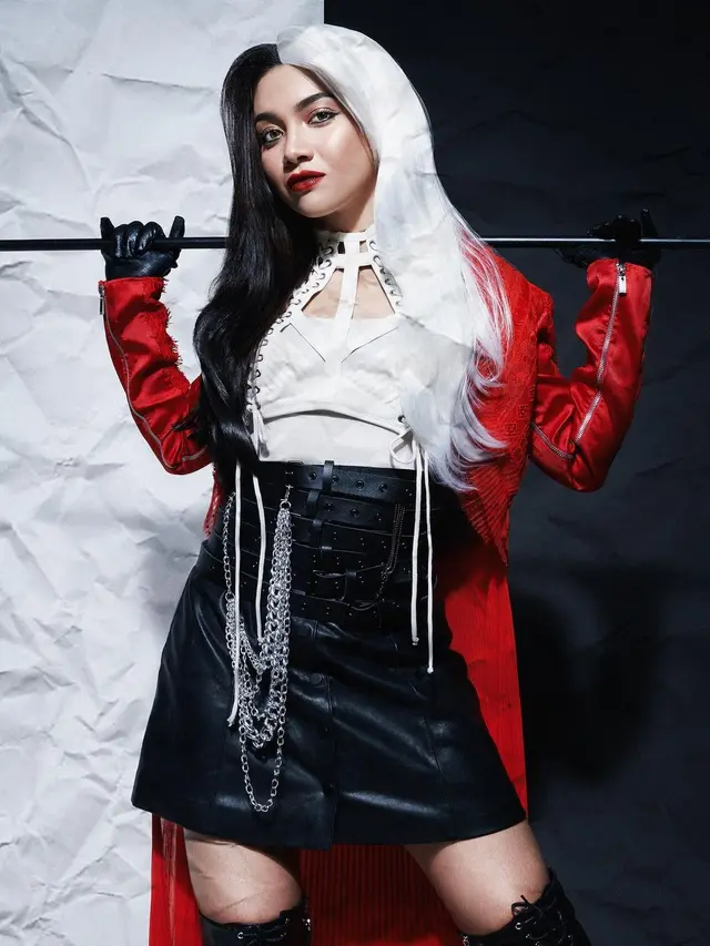 Gaya Pemotretan 11 Seleb Ini Terinspirasi dari Film Disney Cruella, Curi Perhatian