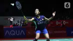 Tunggal putri Indonesia Putri Kusuma Wardani saat melawan wakil Jepang Natsuki Nidaira pada babak 16 besar Indonesia Masters 2024 di Istora Senayan, Jakarta, Indonesia, Kamis (25/1/2024). Putri KW kalah dua gim langsung dengan skor 20-22 dan 16-21. (Bola.com/M. Iqbal Ichsan)