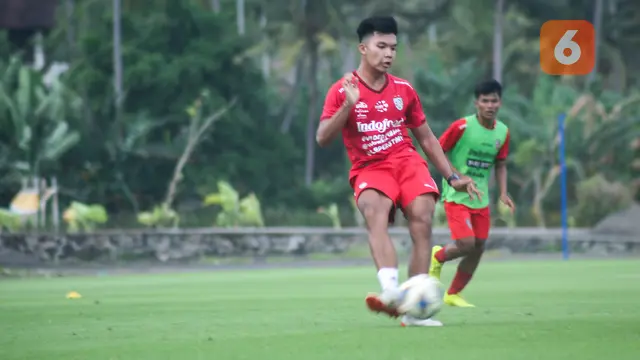 Bek tengah Bali United I Kadek Arel Priyatna