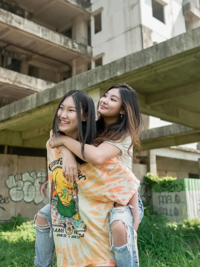 6 Momen Kedekatan Shannon Wong dengan Sang Adik, Akui Alami Kekerasan dari Ortu