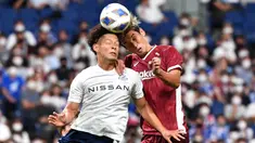 Yokohama F Marinos akan menjamu Vissel Kobe dalam laga lanjutan Meiji Yasuda J1 League 2023 yang akan berlangsung di Nissan Stadium, Jumat (29/9/2023) pukul 17.00 WIB. Pertemuan kedua klub tersebut akan menentukan siapa yang akan memimpin puncak klasemen Liga Jepang tersebut. (AFP/Kazuhiro Nogi)