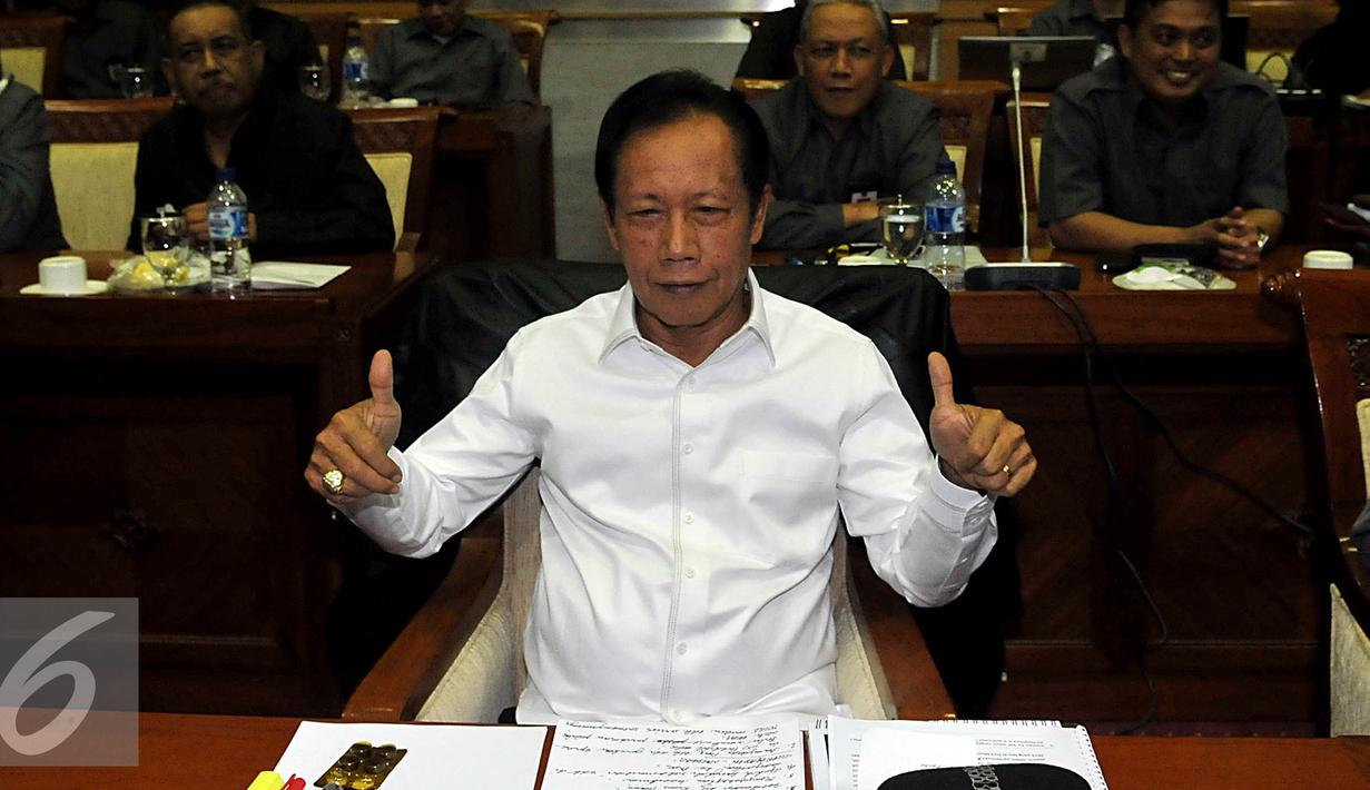 Kepala Badan Intelejen Nasional (BIN) Sutiyoso saat menghadiri rapat kerja dengan Komisi I DPR RI di Kompleks Parlemen, Jakarta, Senin (28/92015). Rapat membahas isu-isu teraktual yang berhubungan dengan intelejen Indonesia. (Liputan6.com/Johan Tallo)