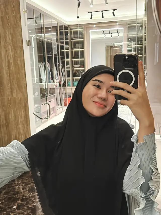 Walk in Closet Clara Shinta