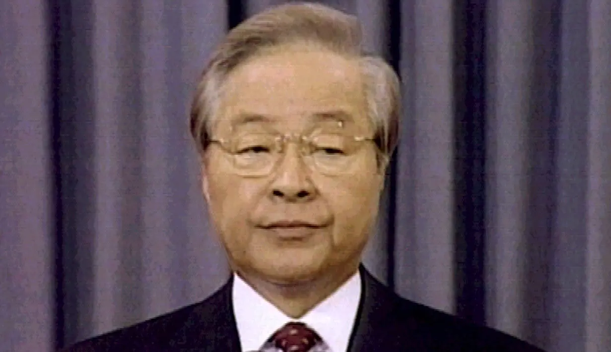 Foto Kim Young - sam saat masih menjabat sebagai Presiden Korea Selatan dalam konferensi pers pada 22 November, 1997. Kim terpilih sebagai Presiden pada 1992 dan mengakhiri lebih dari tiga dekade pemerintahan militer. (REUTERS/Staf)