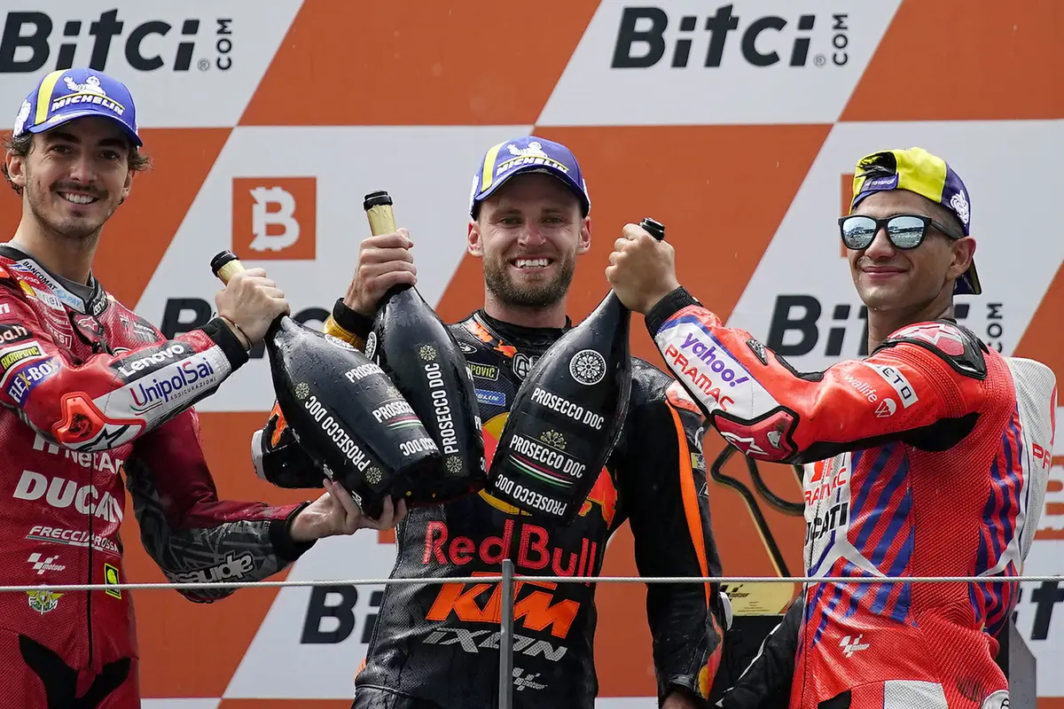 Foto: Ambil Resiko Tak Mengganti Ban, Brad Binder Juara MotoGP Austria 2021