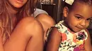 Momen santai Beyonce bersama putri kesayangannya, Blue Ivy Carter. (via instagram/@beyonce)