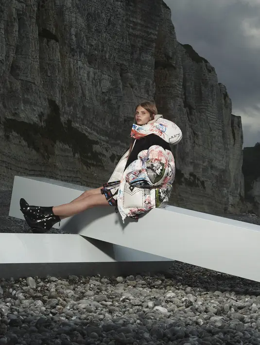 Kolaborasi dimulai dengan koleksi Musim Gugur-Musim Dingin 2021 Nicolas Ghesquière yang mengintegrasikan alam semesta visual Fornasetti yang berbeda ke dalam beberapa desain dan menampilkan tema dan karya seni Fornasetti tertentu, yang dipilih oleh Nicolas Ghesquière dalam dialog dengan Barnaba Forn