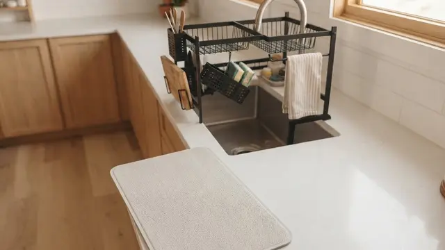 Cara Membuat Area Cuci Piring di Dapur Sempit agar Tidak Mudah Becek