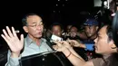 Suryadharma Ali terlihat lelah usai menjalani pemeriksaan oleh penyidik KPK hampir 11 jam lamanya, Jakarta, Selasa (6/5/2014) (Liputan6.com/Johan Tallo)