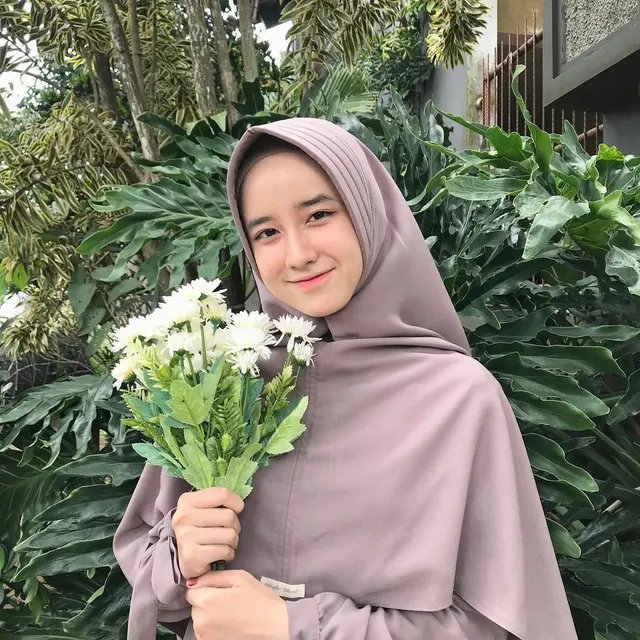 Disebut Adhisty Zara Versi Hijab, Ini 6 Potret Fani Remaja Viral di TikTok