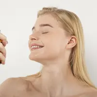 Setting spray berfungsi untuk mengunci seluruh riasan agar tahan lama. Foto: Freepik