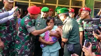 Pusat Kesehatan Kopassus menggelar pelayanan vaksin ulang bagi anak prajurit yang tercatat pernah menerima vaksin dari RS Harapan Bunda. (Liputan6.com/Audrey Santoso)