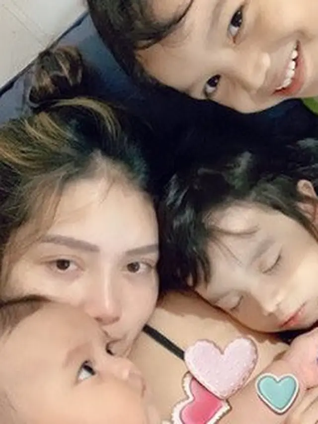 7 Potret Geng 'Janda' Glowing Saat Asuh Anak, Single Parent Hebat