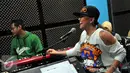 Penyanyi Agnez Mo saat melakukan latihan di studio Erwin Gutawa, Jakarta.  Jumat (21/08/2015). Ada tiga lagu yang bakal dinyanyikan Agnez Mo di malam puncak HUT SCTV nanti. (Liputan6.com/Panji Diksana)