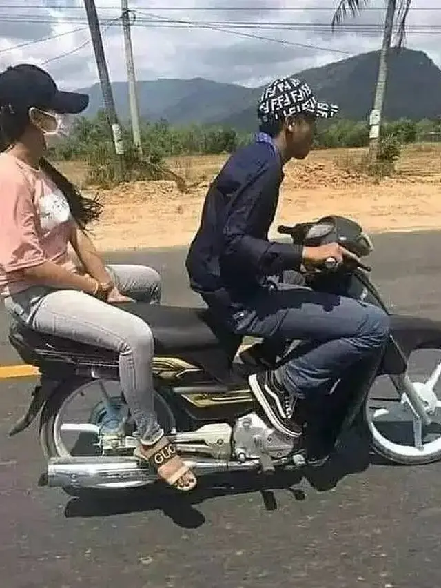 10 Potret Absurd Orang Gagal Romantis Bareng Pacar Ini Kocak