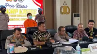 Polrestabes Surabaya menetapkan PT sebagai tersangka penganiayaan kakaknya hingga tewas. (Dian Kurniawan/Liputan6.com)