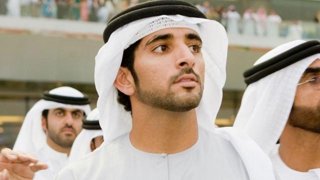Modis dengan Kondura Busana Lazim Para Pria Arab 