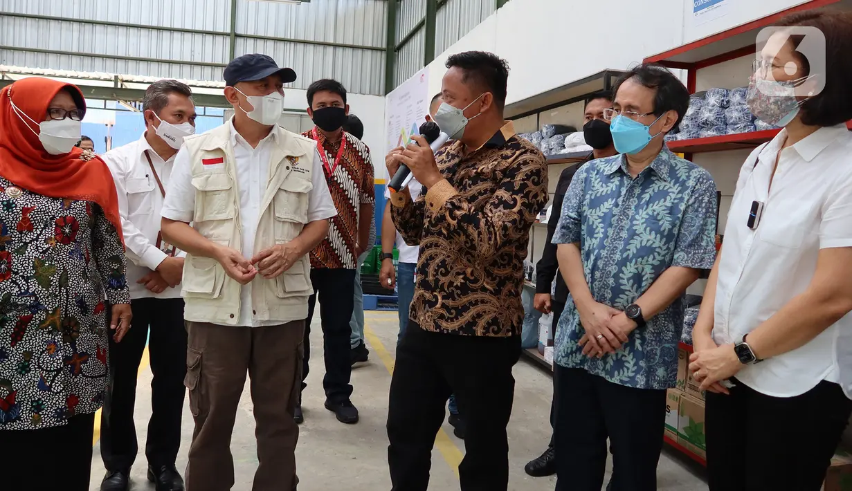 Kunjungan ke UMKM Binaan Yayasan Dharma Bhakti Astra (YDBA) dilakukan untuk memperkuat kolaborasi yang telah terjalin antara Kementerian Koperasi & UKM RI dan YDBA maupun Astra dalam mengembangkan UMKM serta koperasi di tanah air. (Liputan6.com/HO/YDBA)
