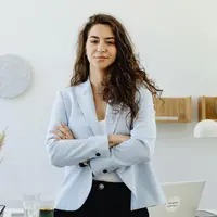 ilustrasi perempuan bekerja/Photo by Karolina Kaboompics/Pexels