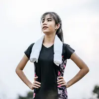 Panduan olahraga yang aman dan ringan untuk kamu yang mudah lelah, agar tetap aktif tanpa cepat kehabisan energi. (Foto: Jcomp/Freepik)