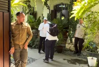 Didit Prabowo cium tangan Jokowi