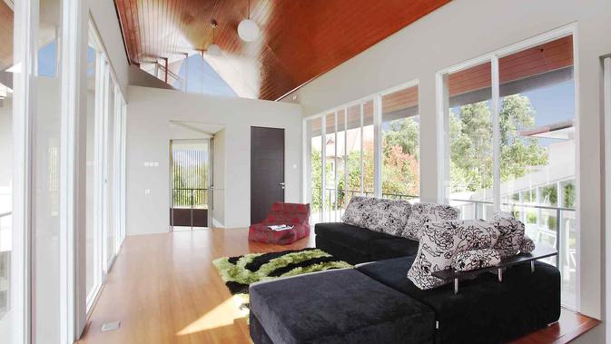 Plafon kayu rumah modern karya Wastu Cipta Parama. (dok. Arsitag.com)