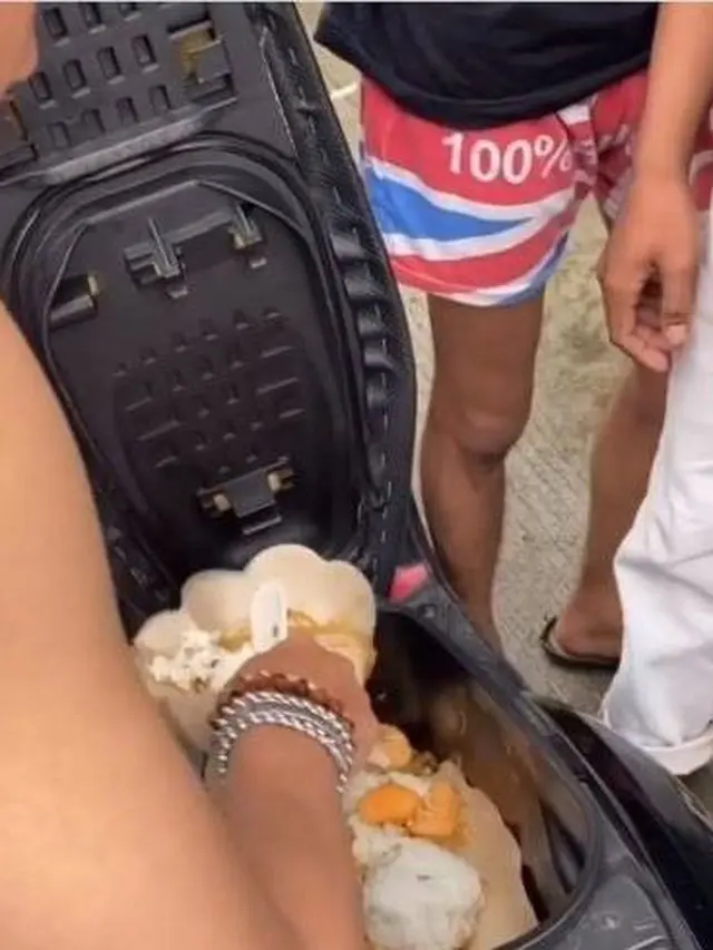 7 Potret Nyeleneh Isi Bagasi Motor Ini Bikin Heran, Ada yang Simpan Ayam