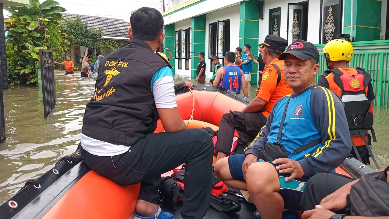 Respons Sigap! Kemensos Salurkan Bantuan Korban Banjir Bandar Lampung