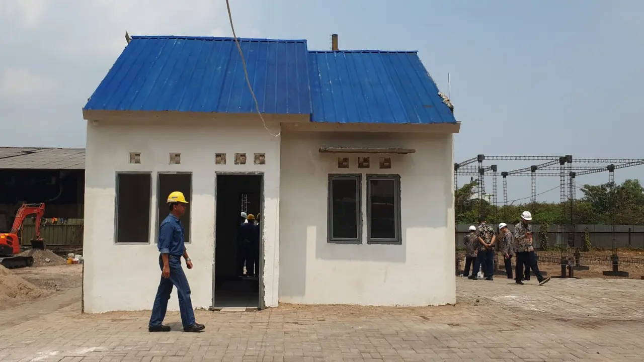 Direktur Jenderal Perumahan Kementerian PUPR, Iwan Suprijanto, melakukan kunjungan kerja ke PT. Krakatau Steel di Kota Cilegon, Banten, Rabu (13/9/2023). (Dok PUPR)