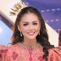 Krisdayanti saat Menjadi Juri Ajang Pencarian Bakat di Brunei Darussalam. [@krisdayantilemos]