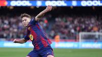 Gelandang Barcelona asal Spanyol, Fermin Lopez, merayakan golnya selama pertandingan pekan ke-25 La Liga 2025/2026 melawan Levante UD di Stadion Camp Nou, Minggu 22 Februari 2026. Barcelona kembali ke puncak klasemen Liga Spanyol 2025/2026. (Josep LAGO/AFP)
