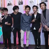 Seperti ini cerita dari single ‘Kata Nenek’ dari Boyband LAKI.
