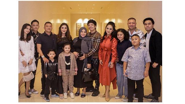 8 Momen Kumpul Bareng Keluarga Anang Hermansyah dan Krisdayanti, Curi Perhatian