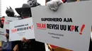 Sejumlah aktivis mengenakan kostum supehero melakukan aksi menolak revisi UU KPK,Jakarta, (21/02). Mereka mengenakan 10 kostum superhero  Yaitu kostum Superman, Spidergirl, Batman, Zorro, Ironman dan Ranger. (Liputan6.com/Helmi Afandi)