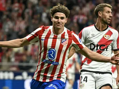 Julian Alvarez tampil menawan dalam laga lanjutan Liga Spanyol 2025/2026 saat menjamu Rayo Vallecano di Metropolitano stadium, Madrid, Kamis (25/09/2025) dini hari WIB. (AFP/Javier Soriano)