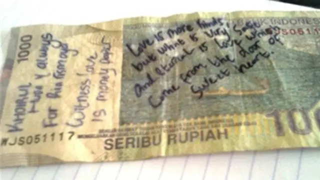Coretan Pesan Romantis di Uang Kertas, Bikin Senyum-senyum Sendiri. (Sumber: Instagram/awreceh.id)