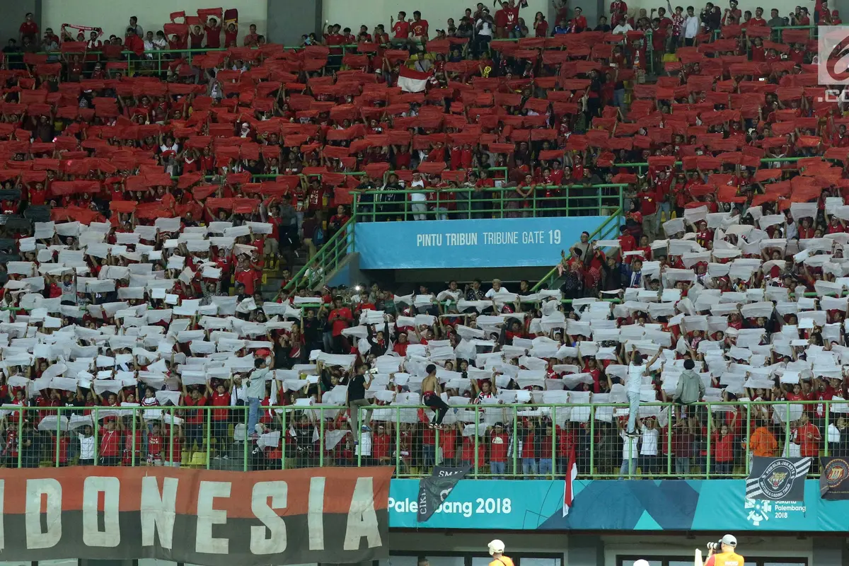 Suporter Indonesia Merah-Putihkan Stadion Patriot Candrabhaga