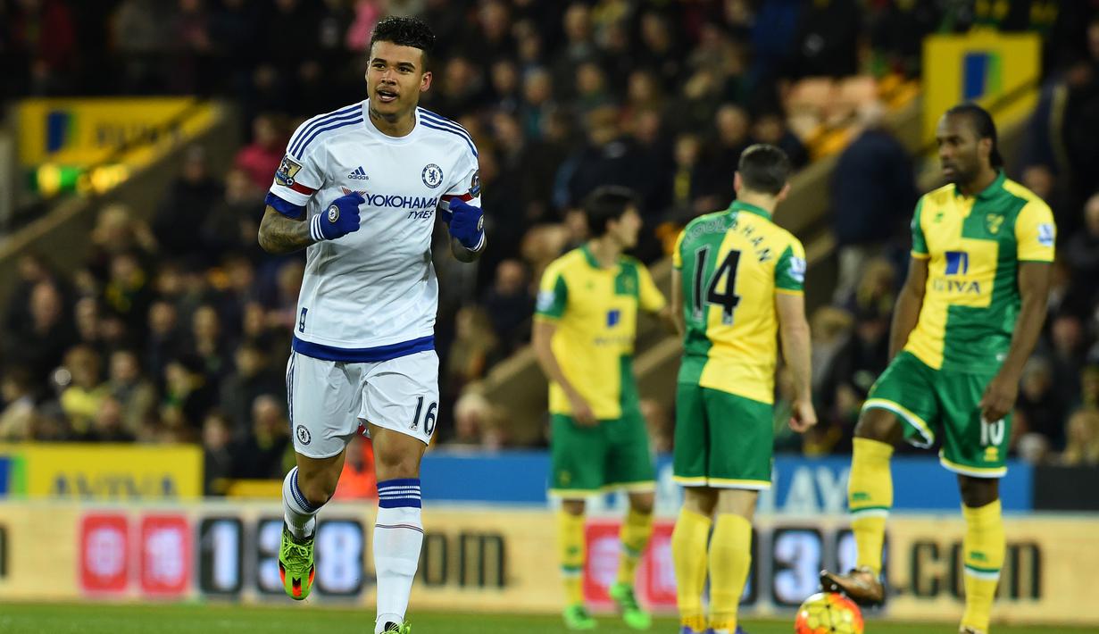 Ekspresi pemain Chelsea, Kenedy, setelah mencetak gol ke gawang Norwich City dalam laga Liga Inggris di Stadion Carrow Road, Norwich, Rabu (2/3/2016) dini hari WIB. (AFP/Ben Stansall)