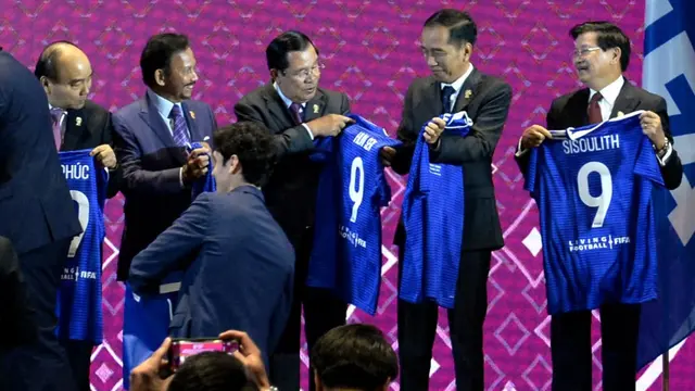 Para Pemimpin ASEAN Diberi Jersey oleh FIFA