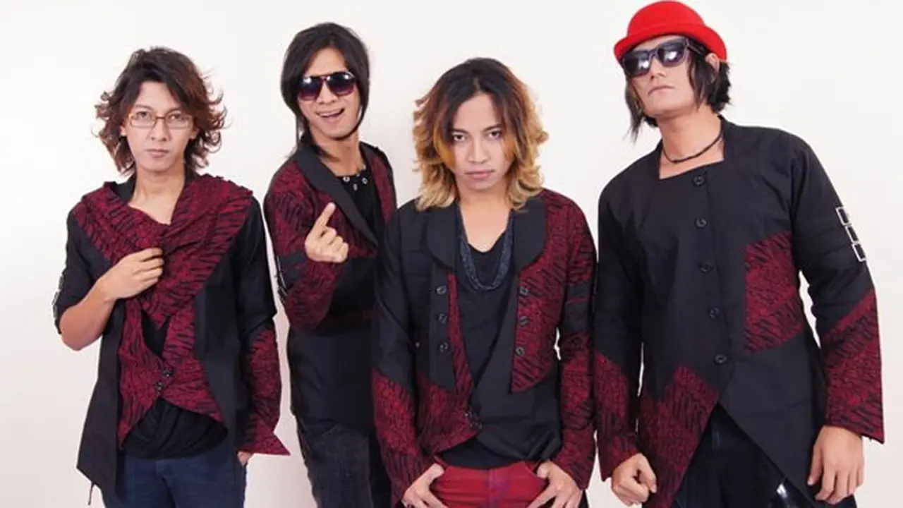 jrocks-peduli-lingkungan-130902b.jpg
