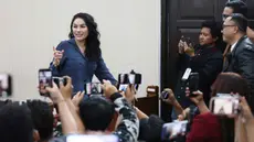 Nikita Mirzani menjalani sidang lanjutan terkait kasus dugaan pemerasan dan Tindak Pidana Pencucian Uang (TPPU) terhadap pengusaha produk kecantikan, Reza Gladys, di Pengadilan Negeri Jakarta Selatan, Senin (10/20/2025). (Kapanlagi.com/Budy Santoso)