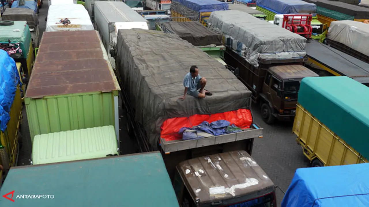 dermaga-merak-masih-tutup130111b.jpg