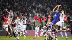 Para Pemain Juventus merayakan kemenangan atas Torino dalam lanjutan Liga Italy  Serie A di Stadion Juventus,Turin, Sabtu (31/10/2015). (REUTERS/Giorgio Perottino)