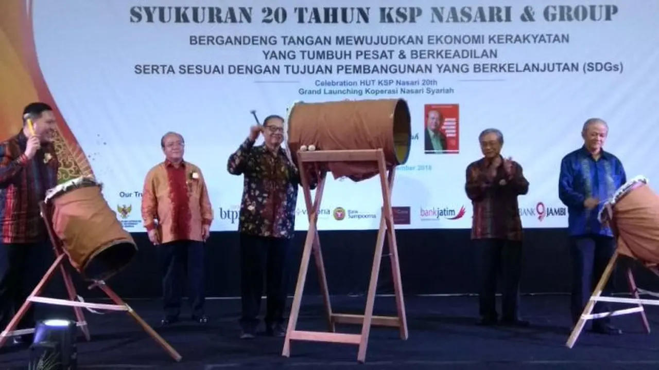 Menteri Koperasi dan UKM, Anak Agung Gede Ngurah Puspayoga menghadiri perayaan ulang tahun KSP Nasari yang ke-20. Jumat (7/9/2018). (Yayu Agustini Rahayu/Liputan6.com)