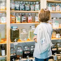 Berbelanja di Bulk Store dapat membantu gerakan ramah lingkungan | dok. instagram.com/nakedincjkt