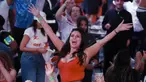 Di ajang bergengsi sekelas Piala Eropa pertandingan sepakbola bukanlah satu-satunya yang menarik untuk dinikmati. Kehadiran fans cantik juga sayang untuk dilewati. Berikut potret suporter cantik yang ikut memeriahkan semifinal Euro 2020 (Euro 2021). (Foto: AFP/Tolga Akmen)