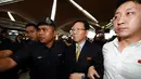 Dubes Korut untuk Malaysia, Kang Chol pergi meninggalkan Malaysia, Sepang, Senin (6/3). Kang Chol diusir pemerintah Malaysia kerena menuding ada intervensi pihak lain dalam penanganan kasus Kim Jong-nam. (AP PHOTO/Vincent Thian)