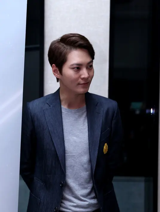 'Aku sangat senang sekali datang ke Indonesia. Terutama dengan sambutan para fans di Airport. Aku sangat berterima kasih yang telah menyambutku,' tutur Joo Won. (Andy Masela/Bintang.com)