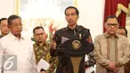 Presiden Jokowi mengumumkan paket kebijakan ekonomi tahap pertama di Istana Merdeka, Jakarta, Rabu (9/9/2015). Pemerintah fokus pada penguatan ekonomi makro, daya saing ekonomi nasional, dan pemberdayaan ekonomi rakyat. (Liputan6.com/Faizal Fanani)